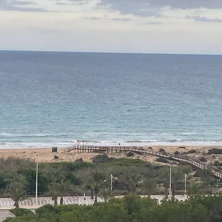 5 Min Walk To The Spacious Terrace Apartment