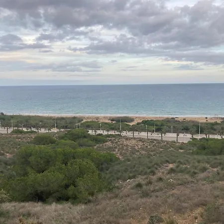 5 Min Walk To The Spacious Terrace Apartment *