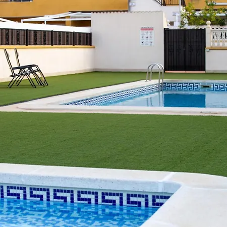 5 Min Walk To The Spacious Terrace Apartment *